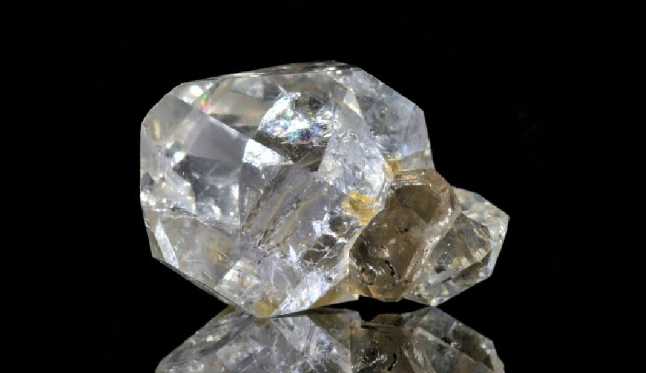 Diamants außergewöhnliche Rolle in der modernen Medizin: Von chirurgischen Instrumenten bis Nanomedizin