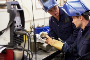 Wie der Fertigungs-Skills-Gap Ihr Business bedroht: 4 zentrale Auswirkungen