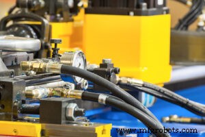 Warum Outsourcing industrieller Hydraulikreparatur Verfügbarkeit steigert und Kosten senkt