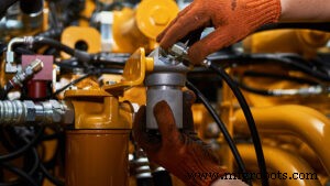 Warum Outsourcing industrieller Hydraulikreparatur Verfügbarkeit steigert und Kosten senkt