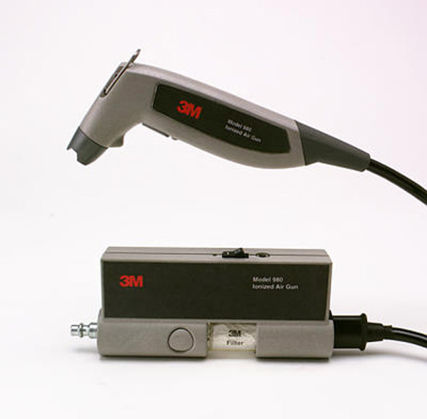 Statische Elektrizität bei Kunststoffverschlüssen: Warum ESD-Ionisatoren unverzichtbar sind