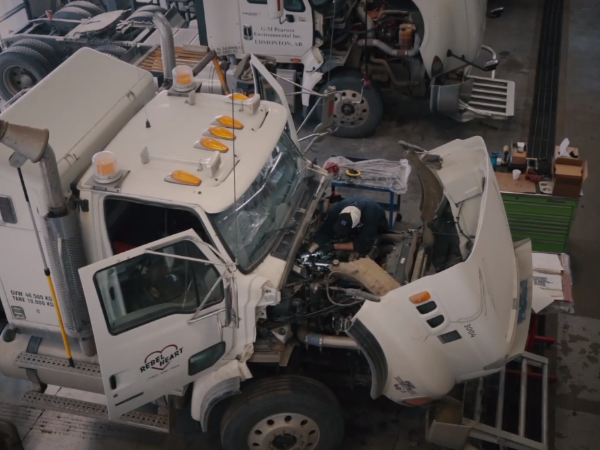 LKW-Reparatur Edmonton: Wie Sie eine vertrauenswürdige Werkstatt für Ihren gewerblichen Fuhrpark wählen