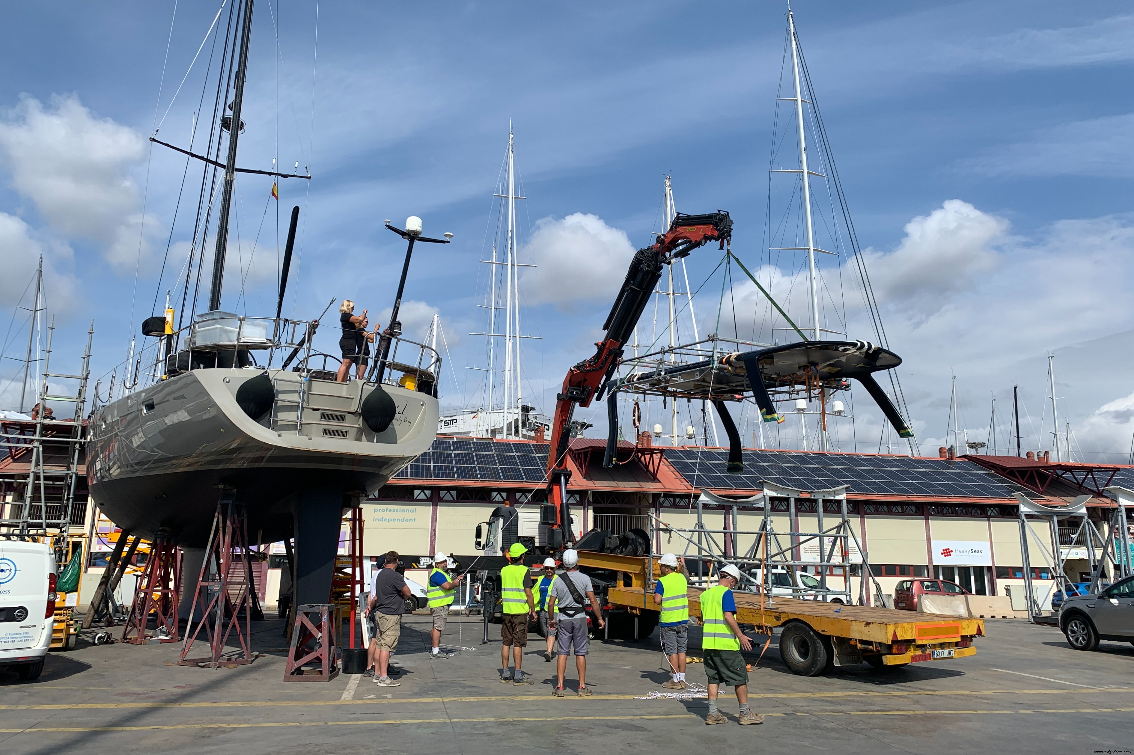 BMComposites liefert solarbetriebenes CFK-Bimini für 22-Meter-S/Y Intrepid