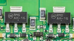 Thyristor vs. Transistor: Kernunterschiede für Leistungselektronik erklärt