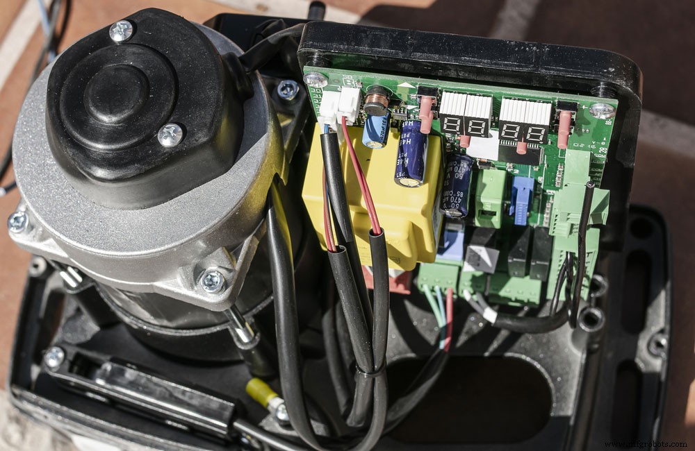 Thyristor vs. Transistor: Kernunterschiede für Leistungselektronik erklärt