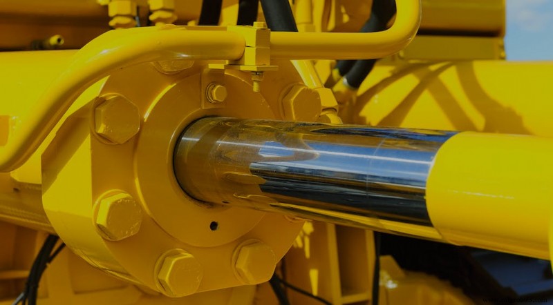 Hydraulikleckage-Gefahren: System & Sicherheit schützen