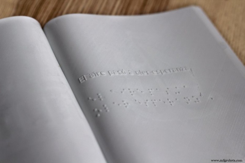 „Silencio“: 3D-gedrucktes taktiles Poesiebuch für Sehende und Blinde